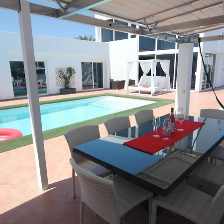 Villa Puerto Del Carmen Sleeps 10 With Pool And Air Con Puerto del Carmen (Lanzarote)