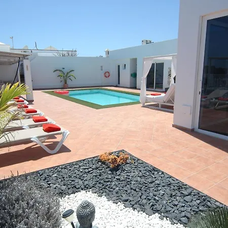 Puerto Del Carmen Sleeps 10 With Pool And Air Con *