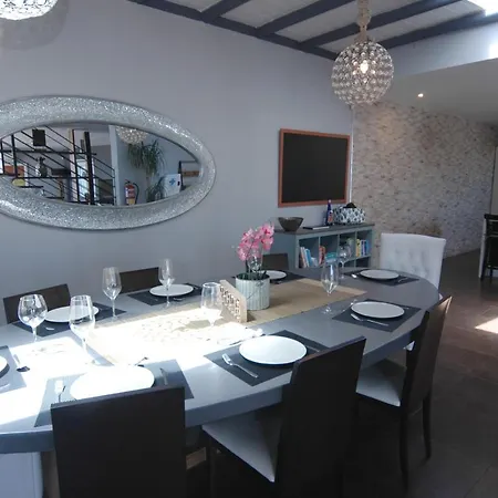 Villa Puerto Del Carmen Sleeps 10 With Pool And Air Con Puerto del Carmen (Lanzarote)
