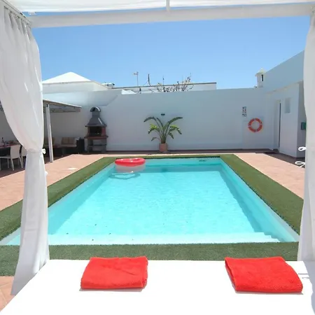 Puerto Del Carmen Sleeps 10 With Pool And Air Con Villa