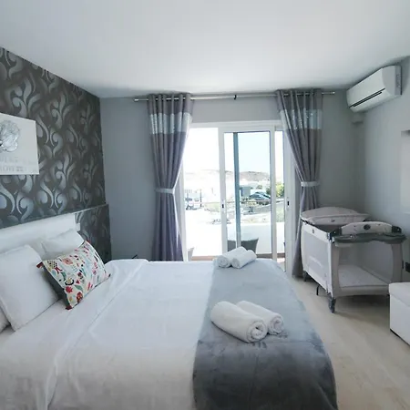Puerto Del Carmen Sleeps 10 With Pool And Air Con