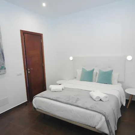 Villa Puerto Del Carmen Sleeps 10 With Pool And Air Con Puerto del Carmen (Lanzarote)