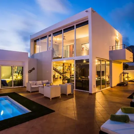 Villa Puerto Del Carmen Sleeps 10 With Pool And Air Con