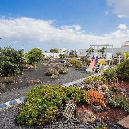 Puerto Del Carmen Sleeps 10 With Pool And Air Con Villa Puerto del Carmen (Lanzarote)